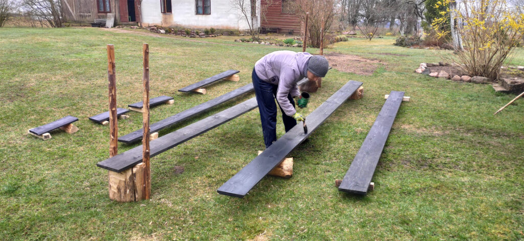 painting wooden boards